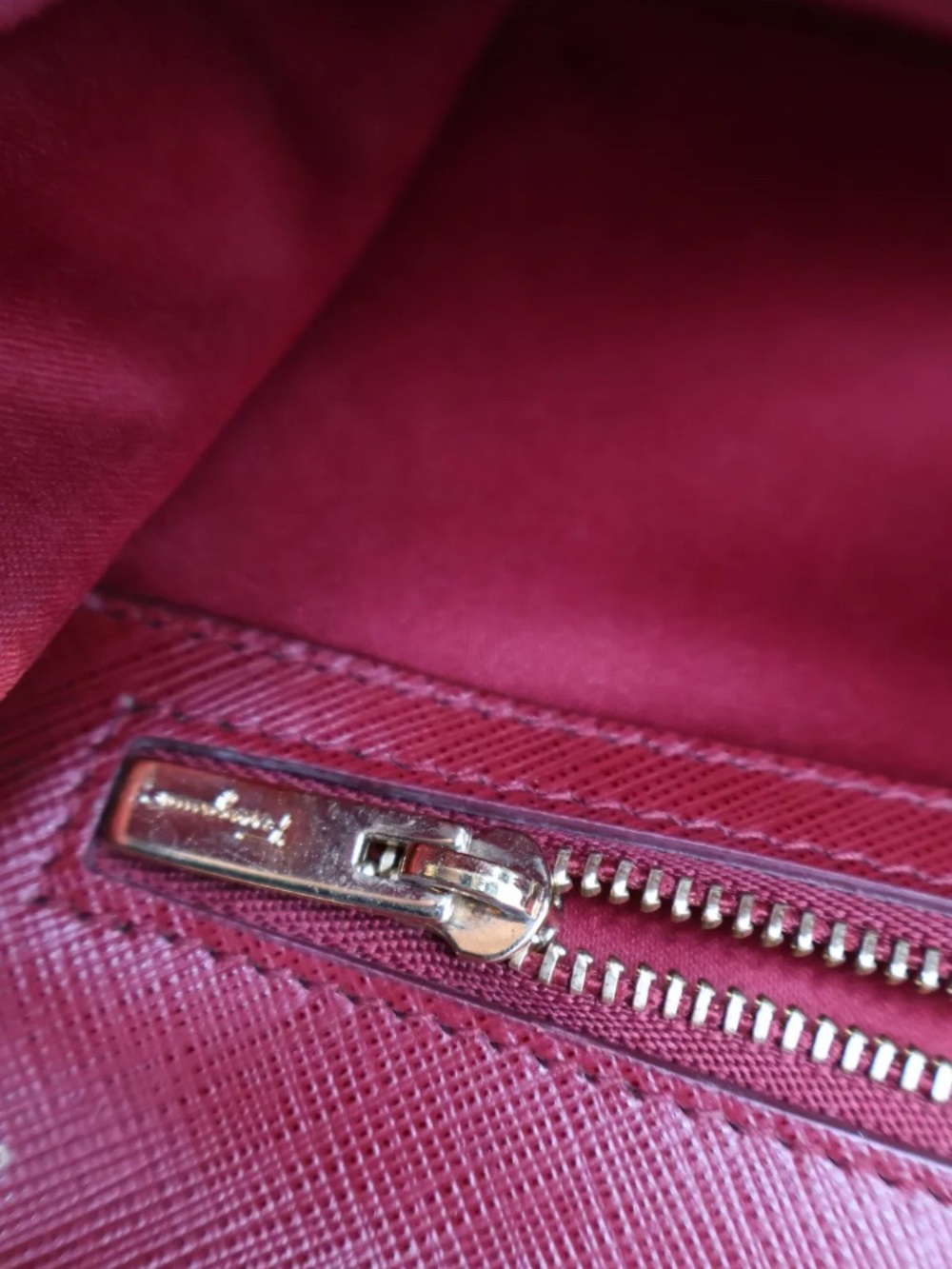 Salvatore Ferragamo Burgundy Leather Vara Bow Crossbody with Gold Chain - Picture 4 of 15